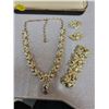 Image 2 : Coro necklace, bracelet and clip on earrings set with hard case