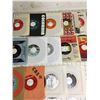 Image 3 : Lot of Vintage 45RPM Vinyl Records (Carole King, The Doors, The Beatles, etc) 25 CNT