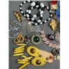 Image 2 : LOT OF JEWELRY
