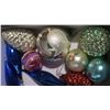 Image 10 : 2 boxes of Christmas ornaments - Vintage