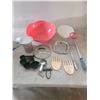 Image 1 : Misc kitchen items