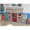 Image 1 : Little Tykes play house town center with basketball and soccer net