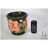 Image 1 : Moorcroft Coral Hibiscus glazed pottery jardiniere 8 1/2" in height and 9 1/4" in diameter