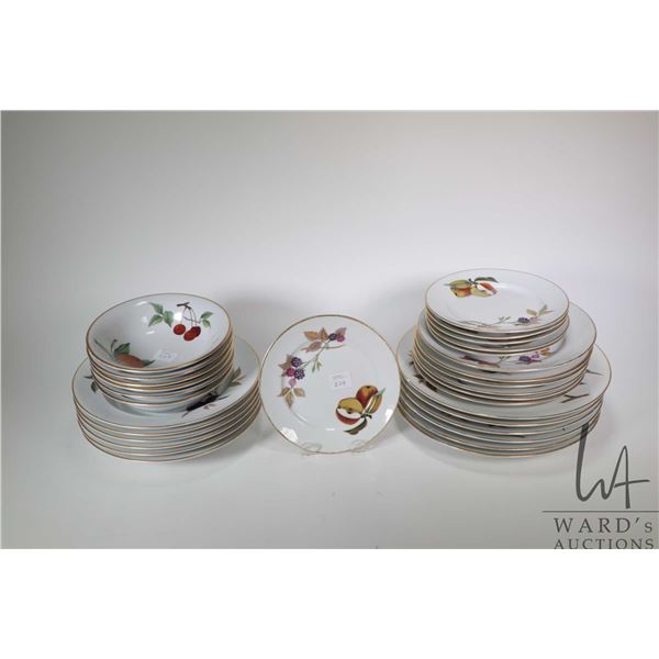 Royal Worcester Evesham Gold fine porcelain dinner service including settings for six of dinner plat