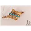 Image 1 : Antique tested 14kt yellow gold and turquoise gemstone brooch with white enameled decoration