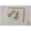 Image 1 : 14kt white gold and diamond solitaire earrings set with two 1.00ct round brilliant cut white diamond