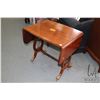 Image 1 : Sheraton influenced drop-leaf occasional table with satin wood inlaid banding and cameo, double lyre