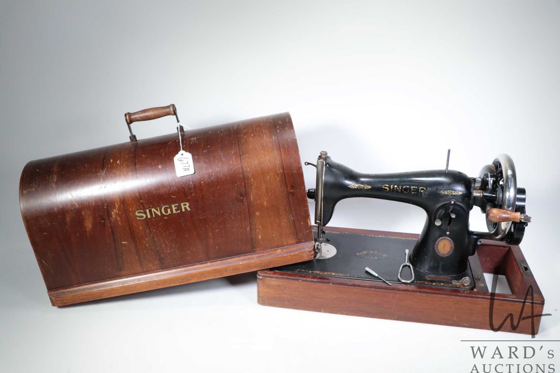 Vintage Singer portable hand crank sewing machine