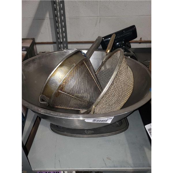 Lot of assorted Kitchen Ware, Large Bowl, 2 Strainers 3 Mini Muffin Tins  - SOLD AS IS