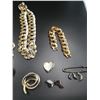 Image 4 : Assortment of Women's Jewelry