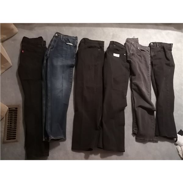 Assortment of Men's Levi's