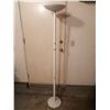 Image 1 : White Floor Lamp