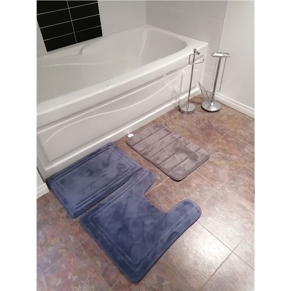 3 x Bathroom Rugs and 2 x Toilet Paper Stands