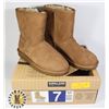Image 1 : KIRKLAND WOMENS SHORT SHEARLING BOOT