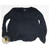 Image 1 : WOMENS M LONG SLEEVE TEE BLACK (OIL STAIN ON FRONT)