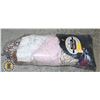 Image 1 : BAG OF ASSORTED AND PATTERNED FABRICS