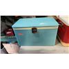 Image 2 : 2 METAL COOLERS