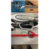 Image 3 : SHARK STEAM MOP, EUREKA LIGHTSPEED CORDLESS VACUUM AND MOP - NO CHARGER