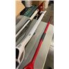 Image 4 : SHARK STEAM MOP, EUREKA LIGHTSPEED CORDLESS VACUUM AND MOP - NO CHARGER