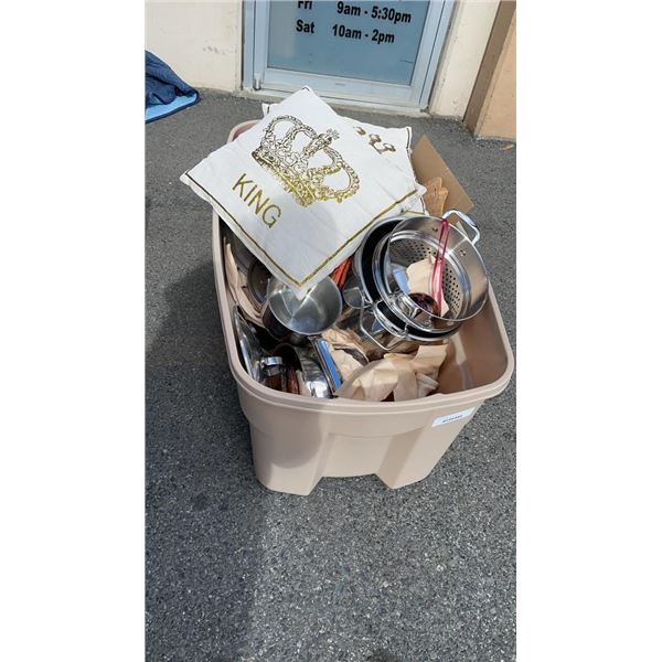 TOTE OF POTS AND PANS