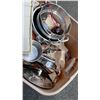 Image 2 : TOTE OF POTS AND PANS