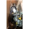 Image 2 : BOX OF CASTORS