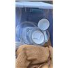 Image 2 : TOTE OF BAKEWARE, DISHES