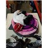 Image 2 : LOT OF CAT BED, CAT TOY AND 3 PAIRS OF HOCKEY SKATES 8J, 11J AND MEN'S 9R