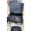 Image 8 : 3 PIECE PREMIER LUGGAGE AND SOLAR PANEL