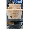 Image 3 : 3 TIER METAL SHELF AND 3 WOODEN CRATES
