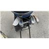 Image 3 : 2 GOLF BAGS WITH CLUBS