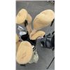 Image 8 : 2 GOLF BAGS WITH CLUBS