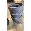 Image 8 : LOT OF PLASTIC PLANTERS AND 2 UMBRELLAS