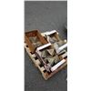 Image 1 : 24 CONCRETE PYRAMID STONES