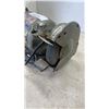 Image 2 : BRICO BENCH GRINDER WORKING