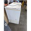 Image 3 : KENMORE 36CU FT DEEP FREEZE DENT IN LID, SEAL IS INTACT AND WORKING