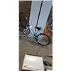 Image 1 : BLUE HUFFY BIKE