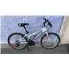 Image 1 : WHITESUPERCYCLE BIKE