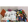 Image 2 : TOTE OF ASSORTED LEGO