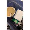 Image 3 : TOTE OF VINTAGE COLLECTIBLES, CAMERA, VIEWFINDERS, RADIO