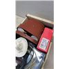 Image 2 : TRAY FO COLLECTIBLES, BINOCULARS, CDS