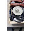 Image 3 : TRAY FO COLLECTIBLES, BINOCULARS, CDS