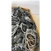 Image 3 : BOX OF APPROX 1000 NEW BRACELETS