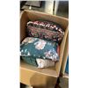 Image 2 : 2 BOXES OF THROW PILLOWS