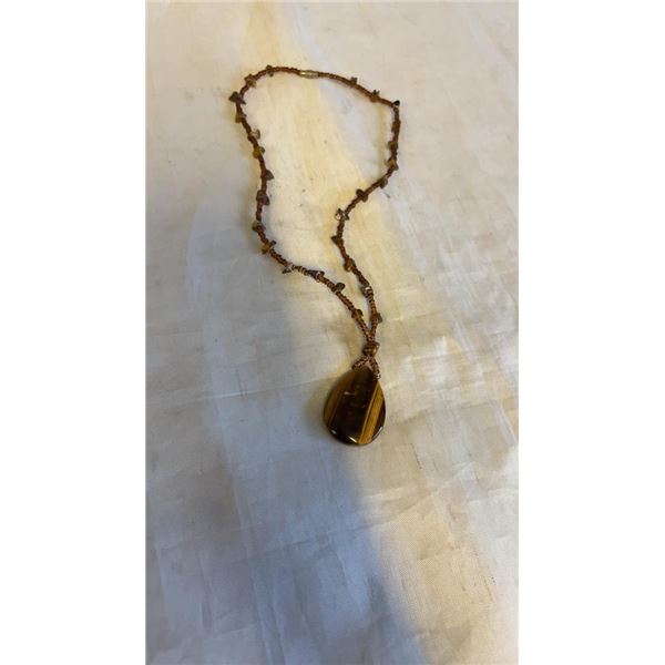 VINTAGE GENUINE TIGERS EYE STONE PENDANT NECKLACE