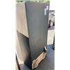Image 3 : GE STIANLESS REFRIGERATOR 28 INCH EXTERIOR WIDTH - TESTED WORKING