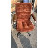 Image 1 : BROWN ROLLING OFFICE CHAIR