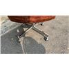 Image 4 : BROWN ROLLING OFFICE CHAIR
