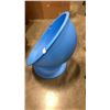 Image 2 : BLUE KIDS SWIVEL EGG CHAIR