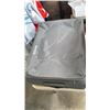 Image 8 : PINK AND BLUE HARDCASE LUGGAGE AND ATLANTIC BAG